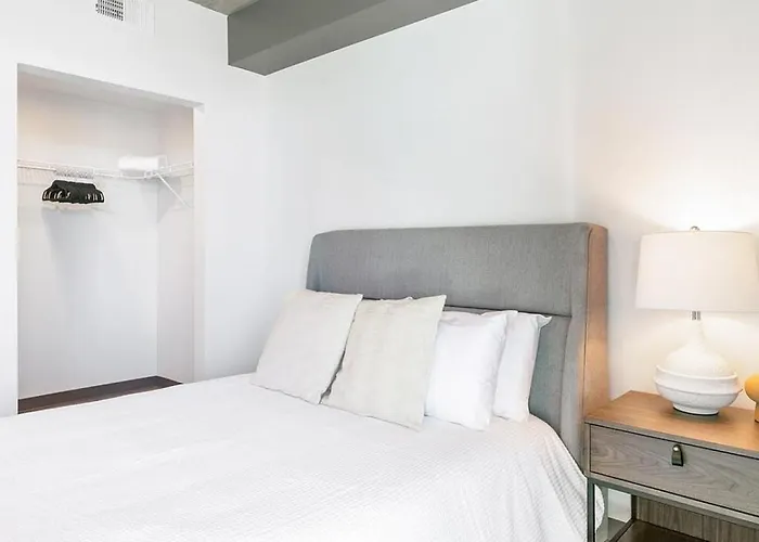 Landing - Modern With Amazing Amenities Apartment