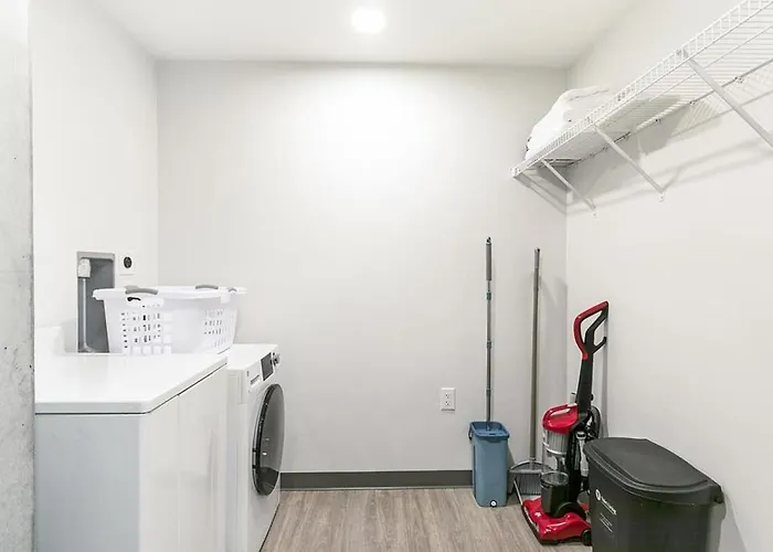 Apartment Landing - Modern With Amazing Amenities *